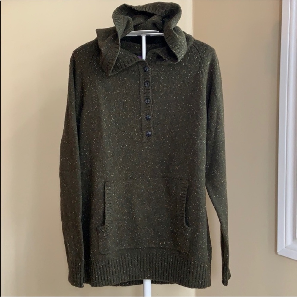 Patagonia Green Hoodie Sweater